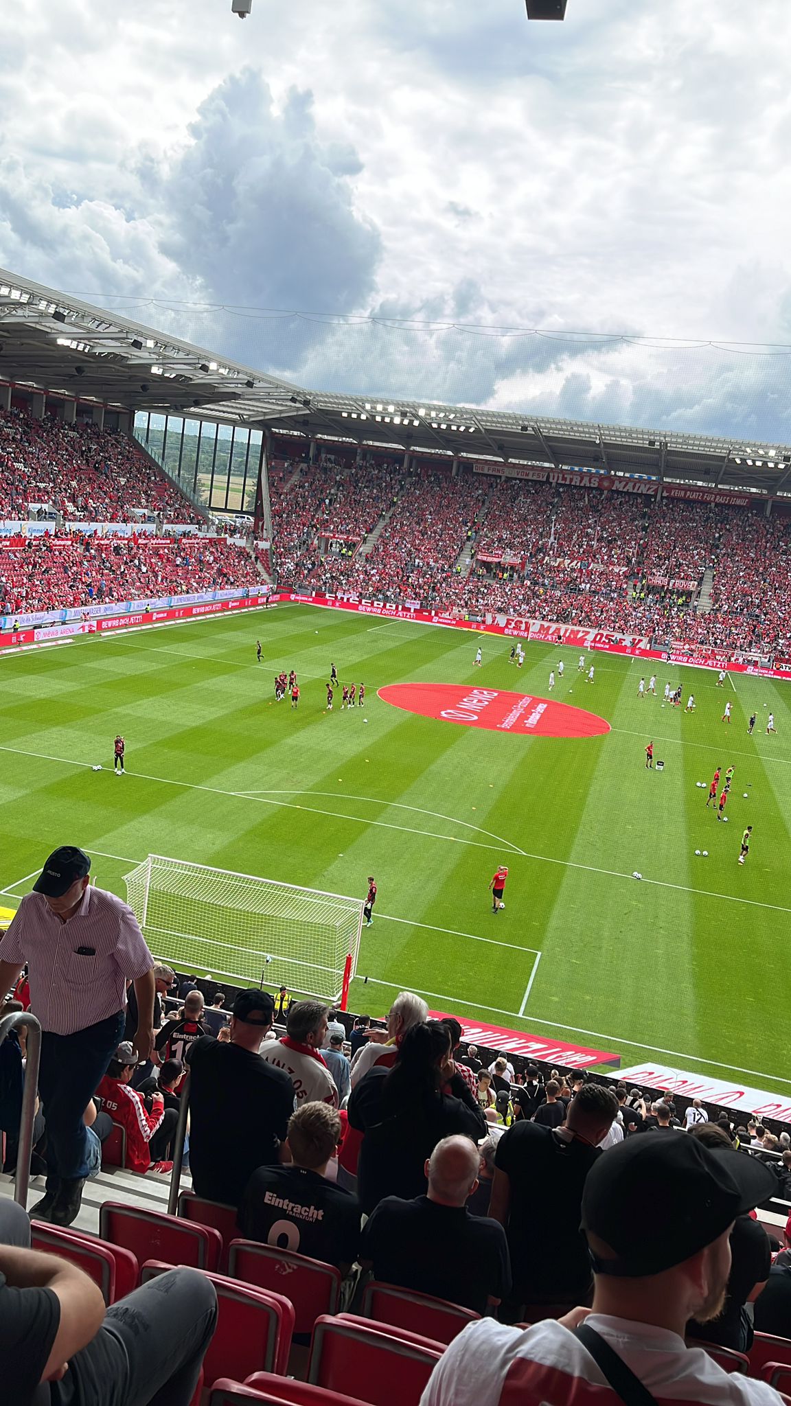 Niemand ist größer als der Verein